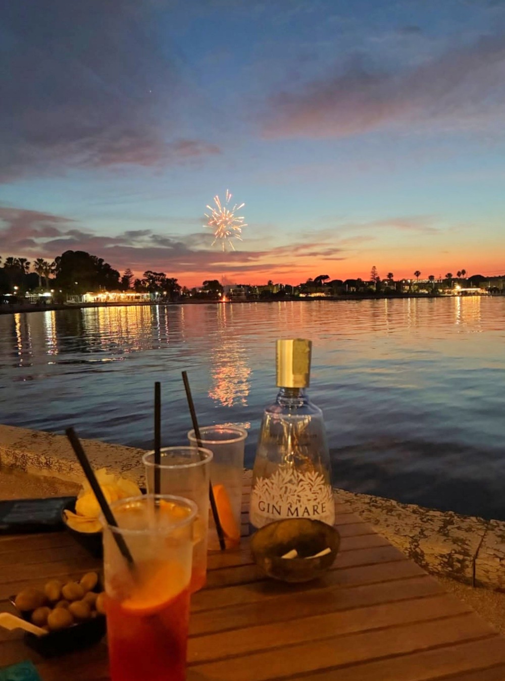 Aperitivo al tramonto da Bìsu e Nomade Café a Marina Piccola