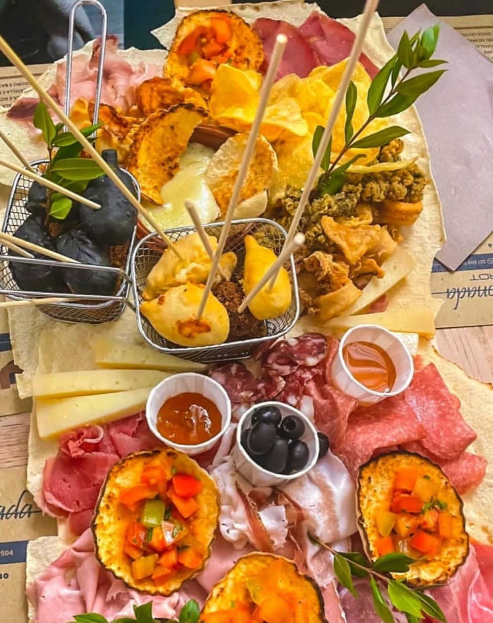 Aperitivo abbondante da Sa Schironada Bistrot